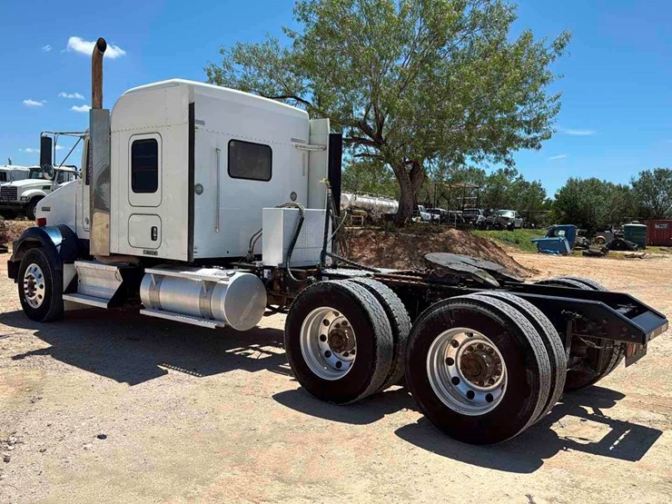 2015-kenworth-t800-image-6
