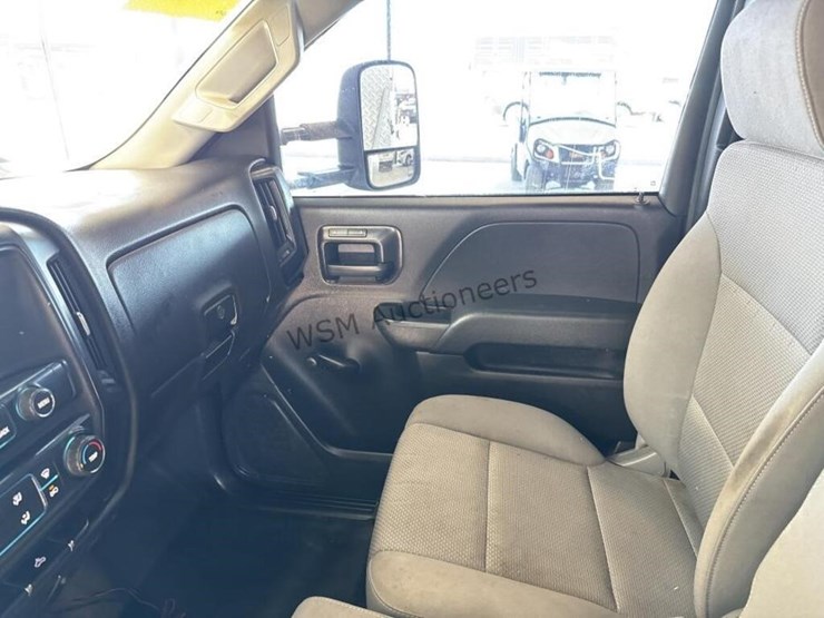 2015-chevrolet-silverado-3500hd-image-27