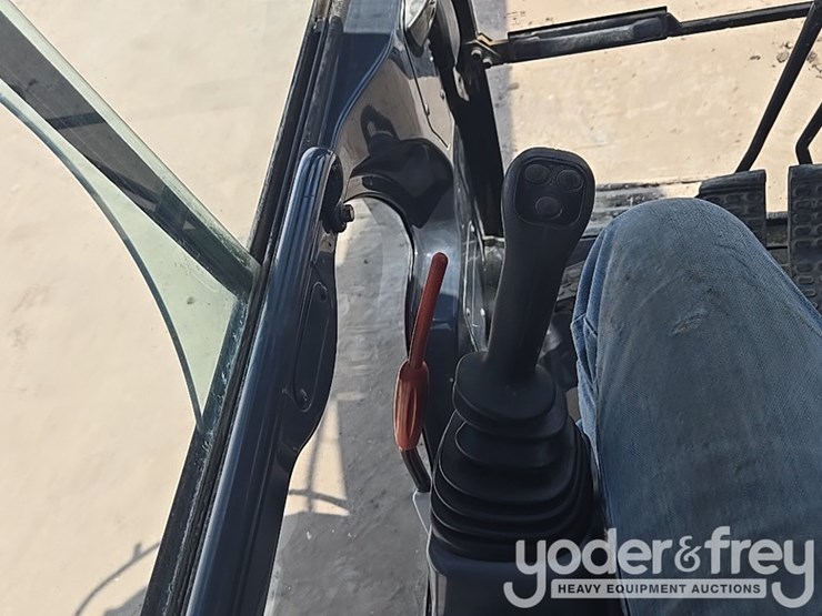 2017-deere-210g-lc-image-71