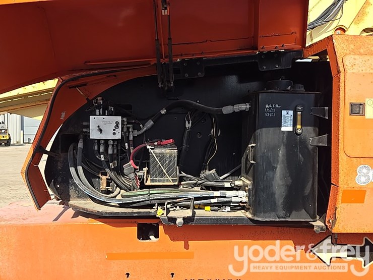 2017-jlg-800s-image-45
