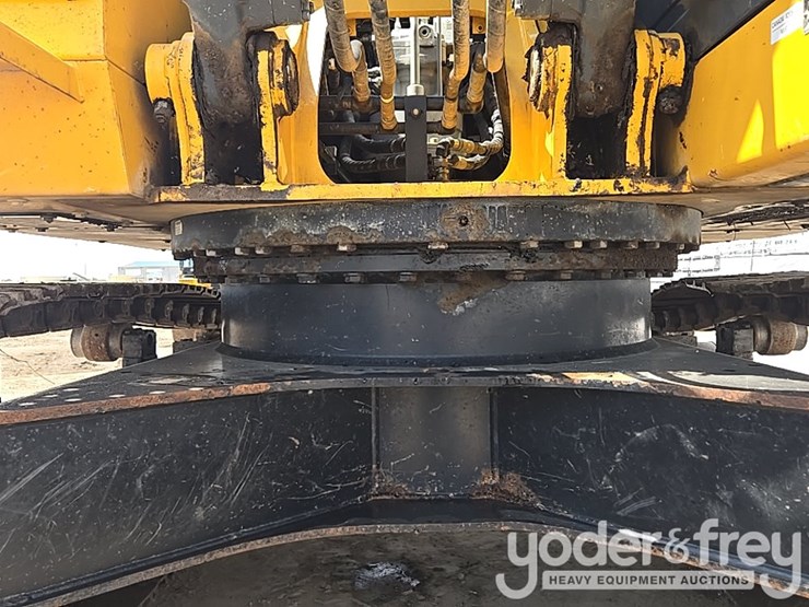 2017-deere-210g-lc-image-41