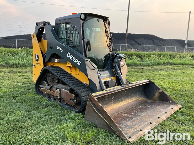 2017-deere-317g-image-3