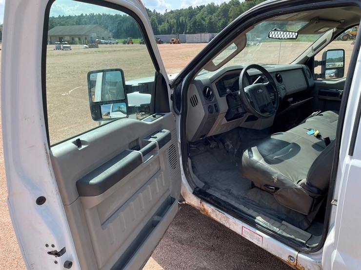 2010-ford-f250-xl-image-8