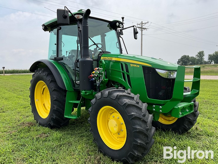 2023-john-deere-5095m-image-3