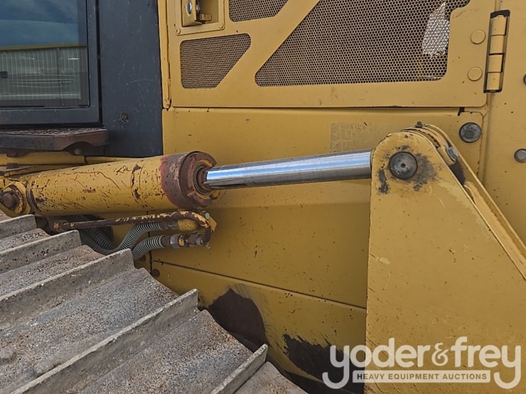 2008-caterpillar-d6n-lgp-image-37