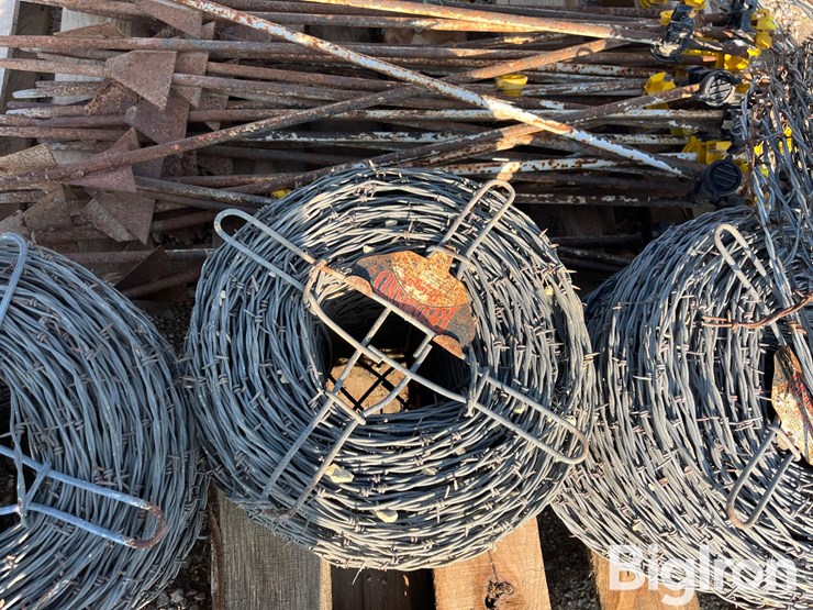 barbed-wire-&-posts-image-9