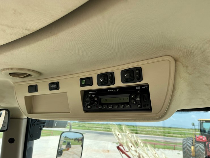 2010-john-deere-8345r-image-19