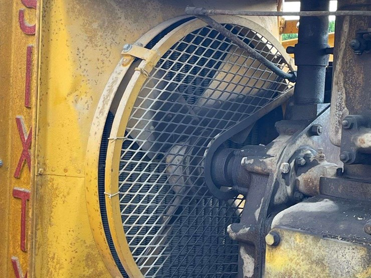 caterpillar-sixty-image-44