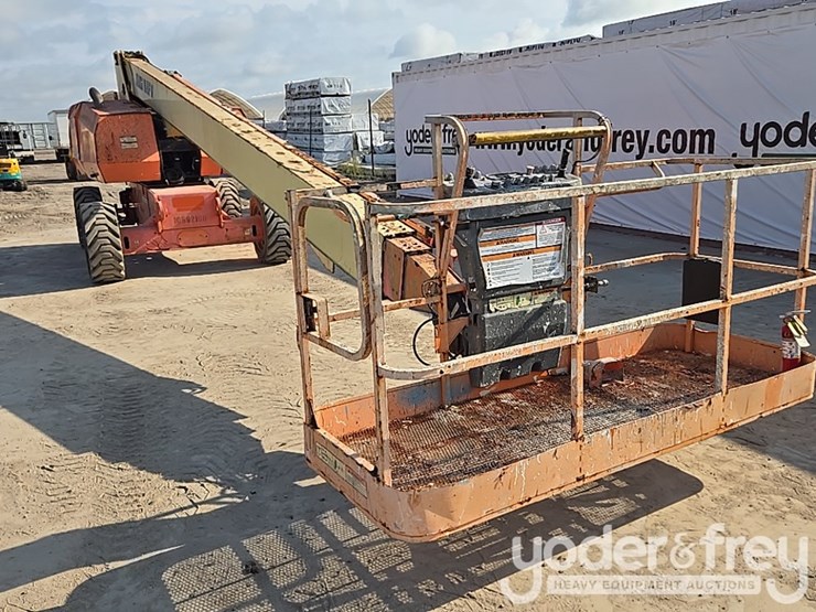 2017-jlg-800s-image-26