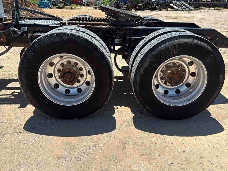 2015-kenworth-t800-image-14