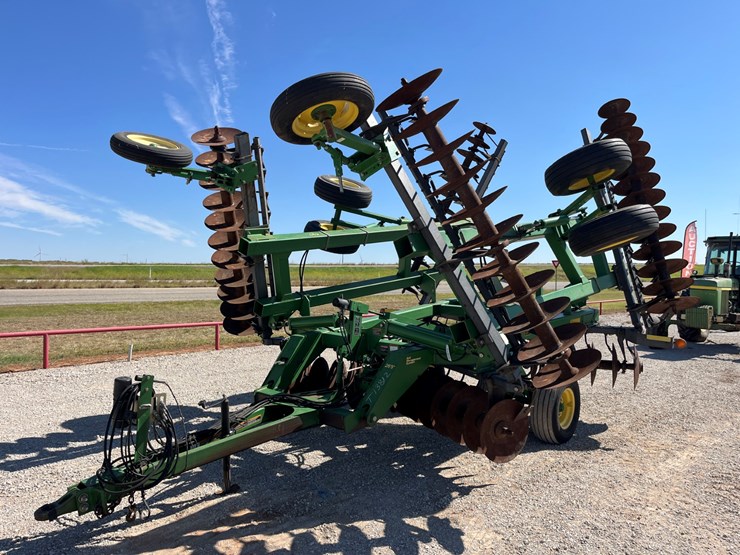 2005-john-deere-637-image-1