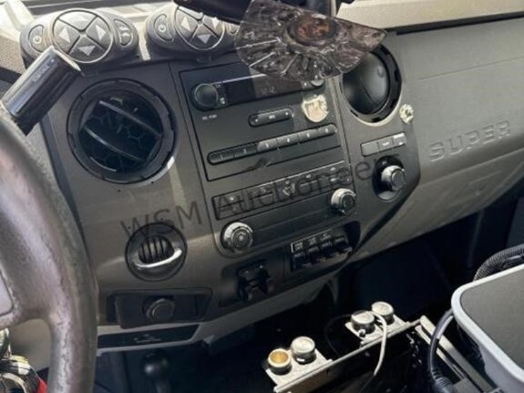 2015-ford-f550-image-27