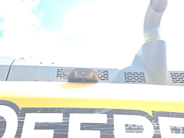 2017-deere-210g-lc-image-42