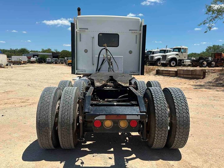 2015-kenworth-t800-image-5