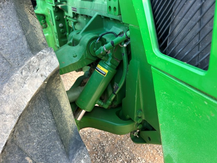 2010-john-deere-8320r-image-23
