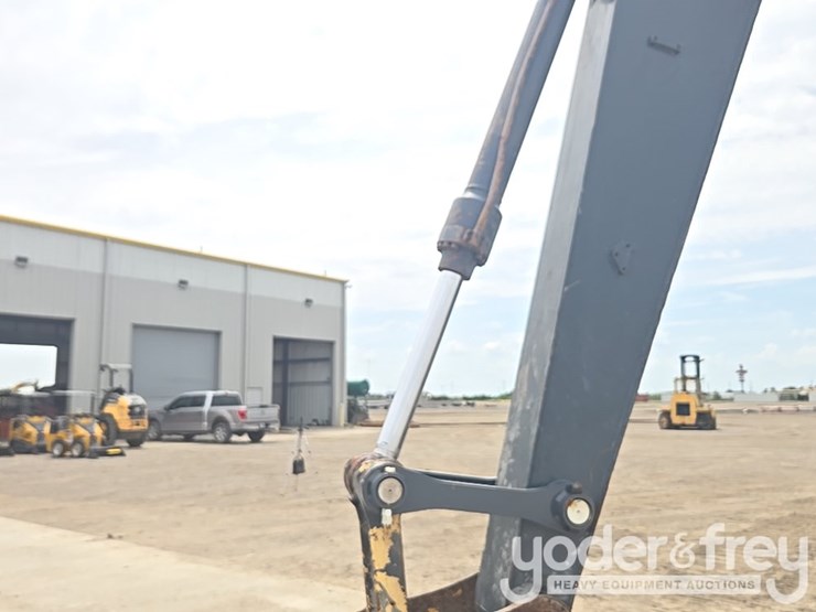 2022-deere-130g-image-38