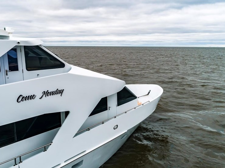 #18-•-2003-breaux-brothers-85'-yacht-|-"come-monday"-image-22