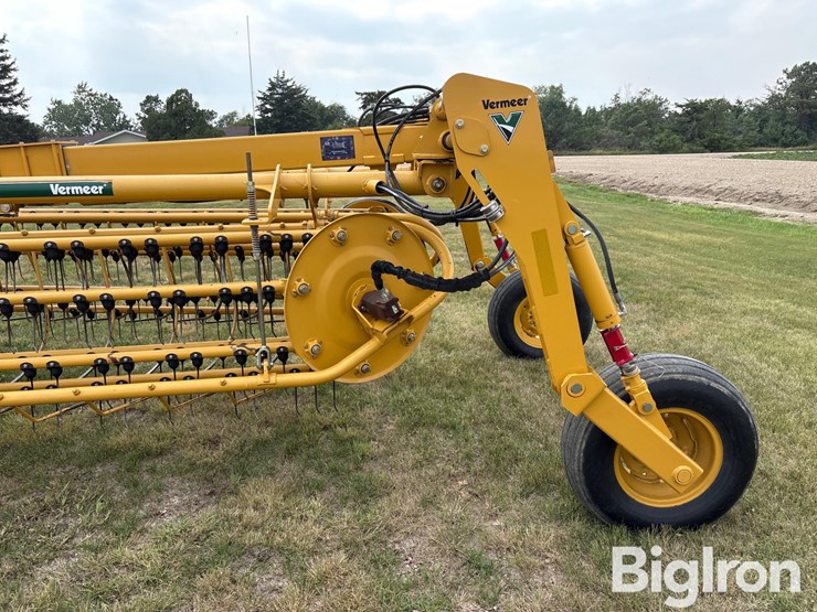 2015-vermeer-r2800-image-16