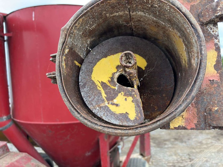 new-holland-355-image-9