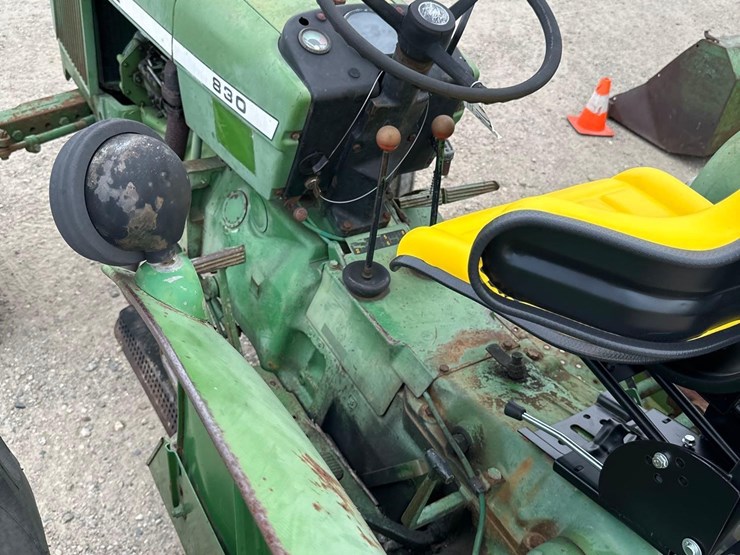 john-deere-830-image-10