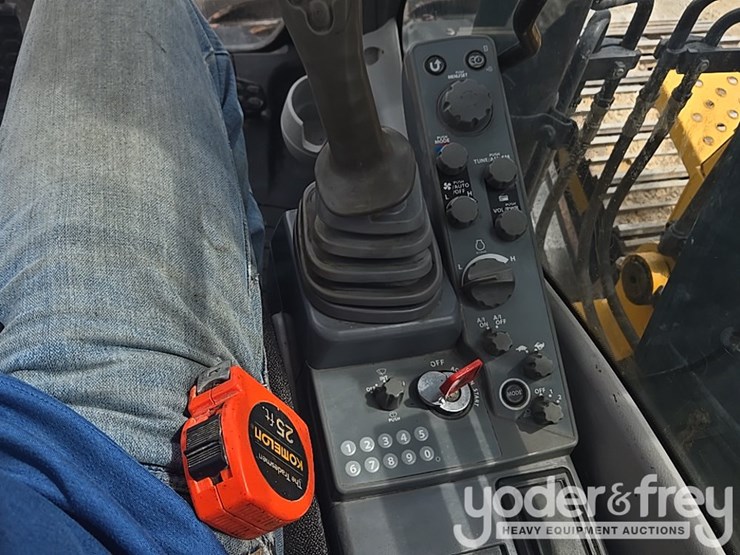 2022-deere-130g-image-77