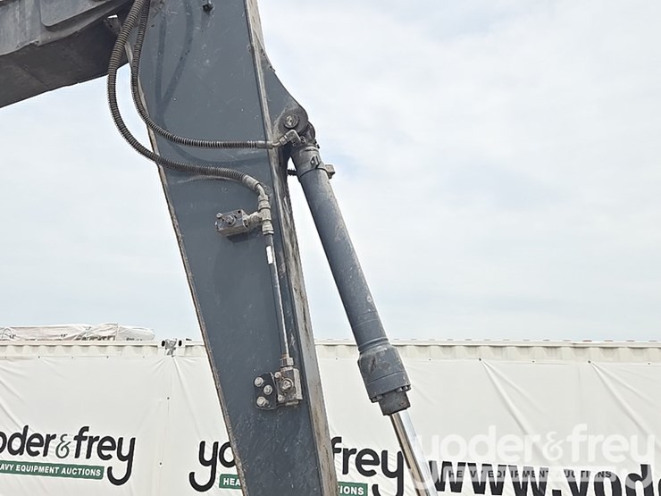 2022-deere-130g-image-34
