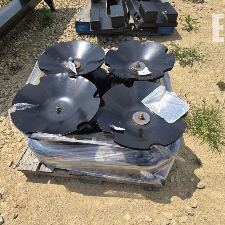 (100) NEW 20" DISC BLADES W/ 1 1/4" SQUARE HOLE