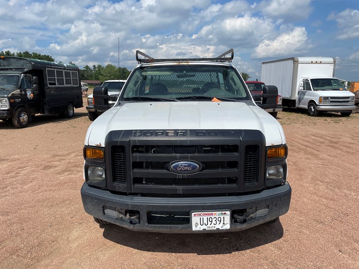 2010-ford-f250-xl-image-2