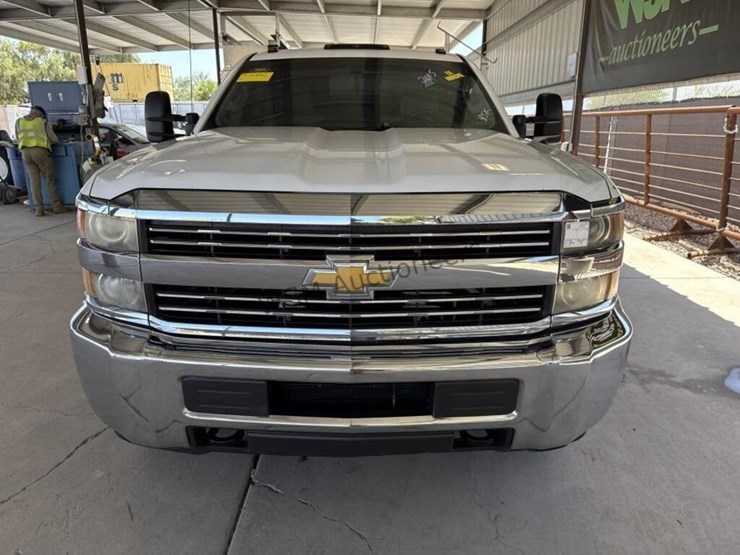2015-chevrolet-silverado-3500hd-image-3