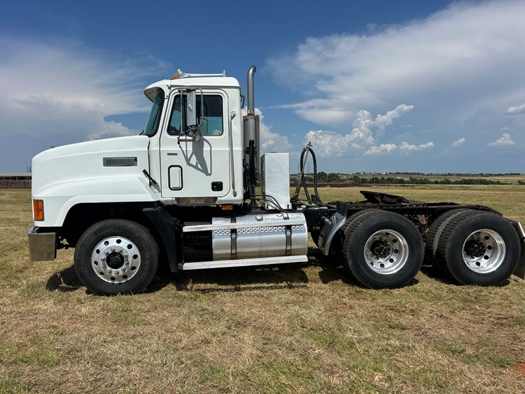 2001-mack-ch613-image-2