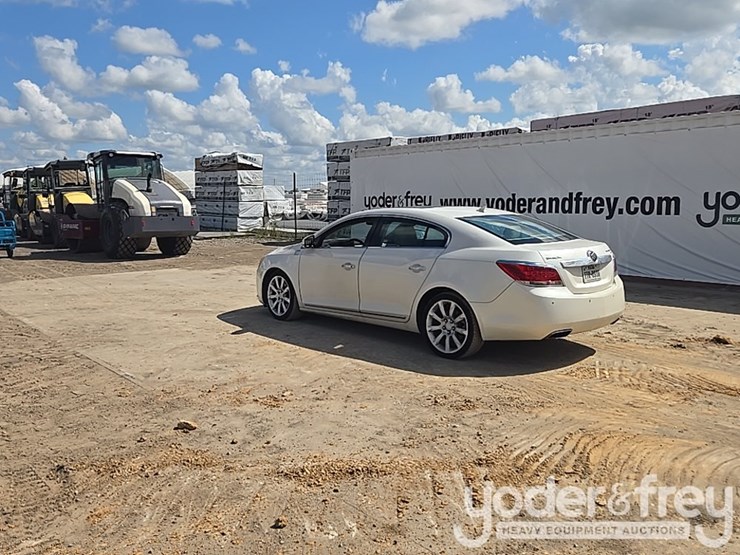2010-buick-lacrosse-cxs-image-3