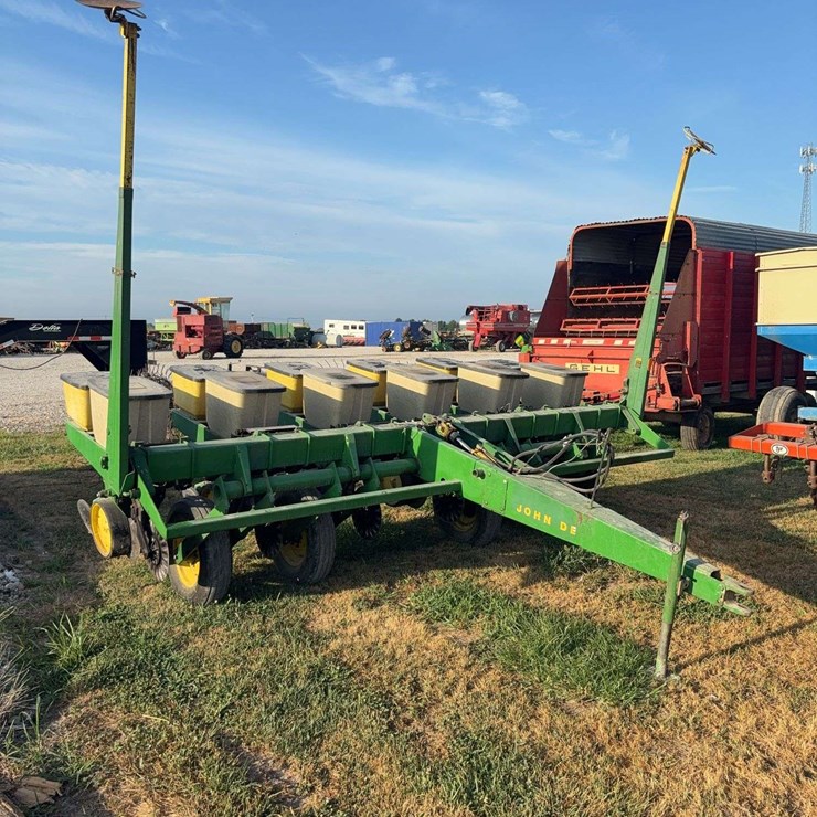 JOHN DEERE 7000