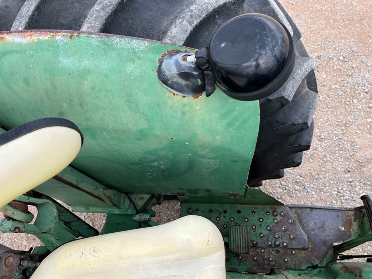 1976-john-deere-2240-image-14