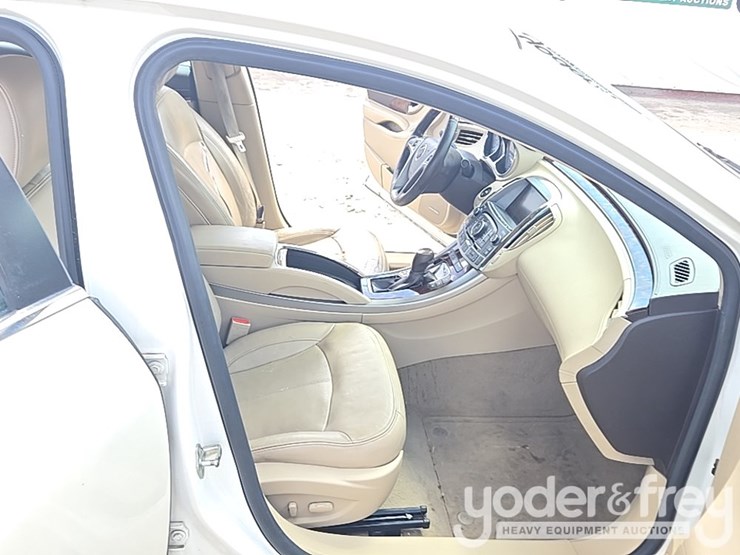 2010-buick-lacrosse-cxs-image-36