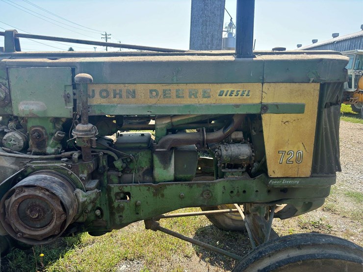 john-deere-720-image-24
