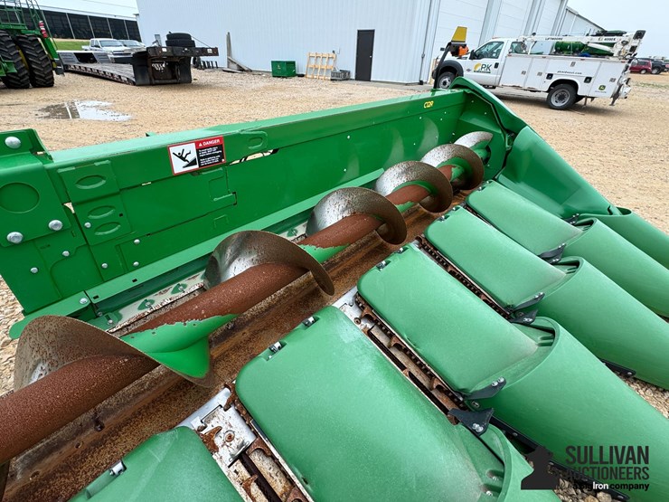 2022-john-deere-c12r-image-11