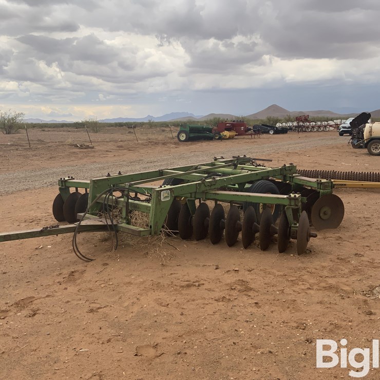 John Deere Offset Disk W/Roller Packer