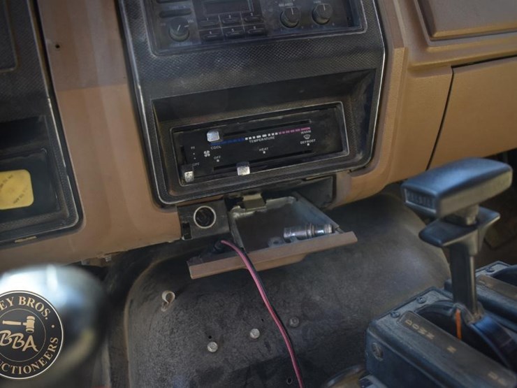 1989-ford-f800-image-32