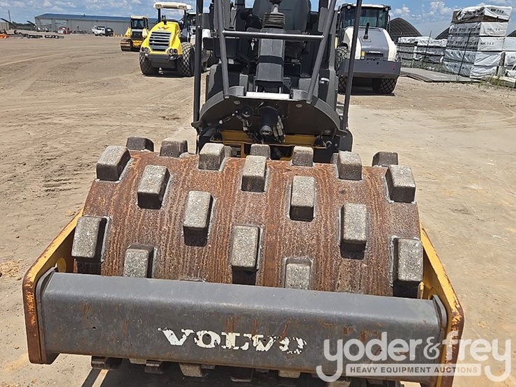 2017-volvo-sd45b-image-11