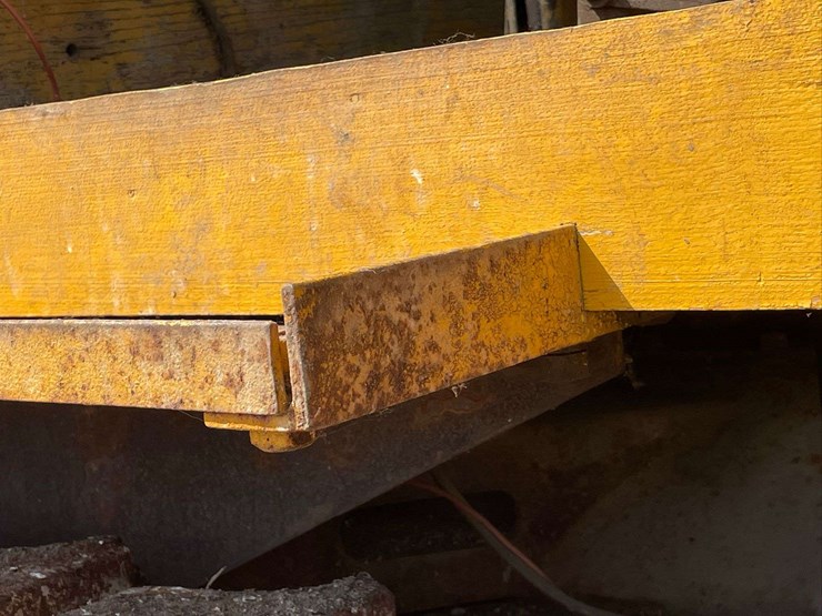 caterpillar-sixty-image-24