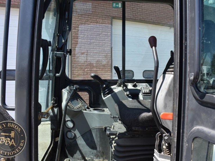 2014-bobcat-e35-image-21