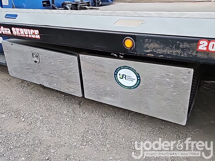 2014-ford-f550-xl-image-22