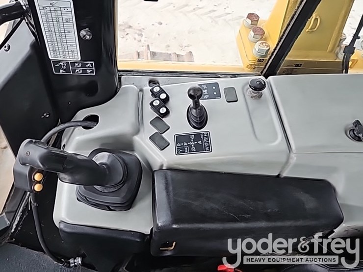2019-caterpillar-d6n-lgp-image-54