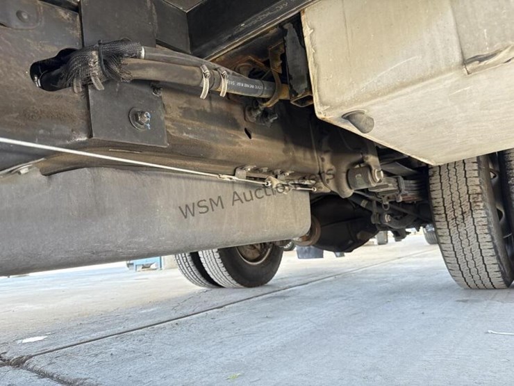2015-chevrolet-silverado-3500hd-image-31