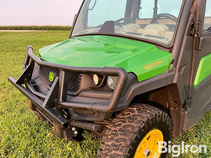 2021-john-deere-gator-image-15
