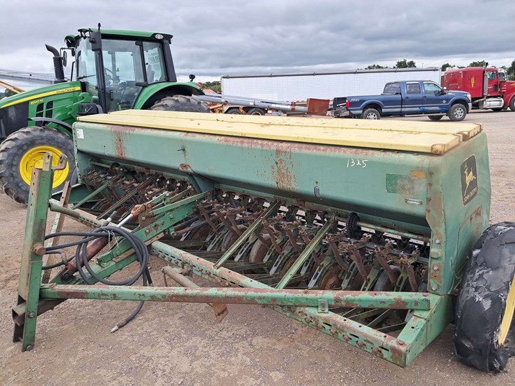 john-deere-8300-image-2
