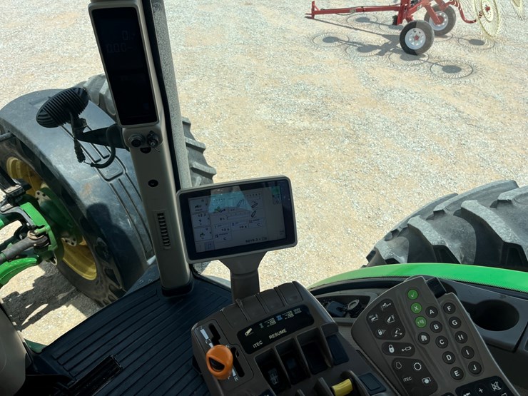 2010-john-deere-8345r-image-18
