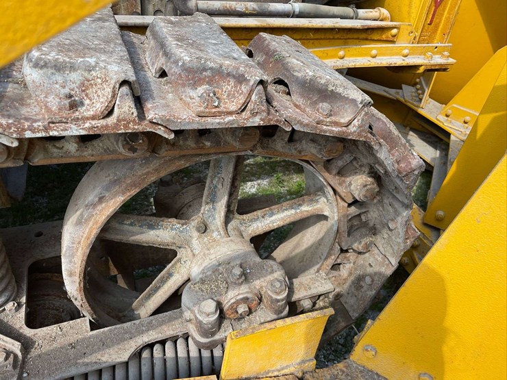 caterpillar-sixty-image-16
