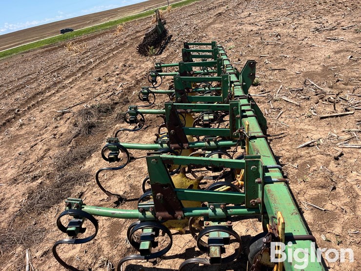 john-deere-cultivator-image-13