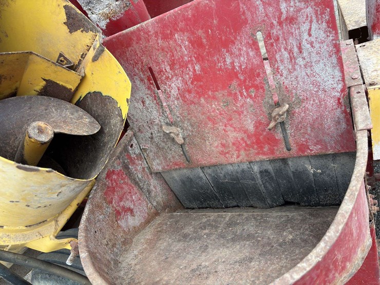 new-holland-355-image-15